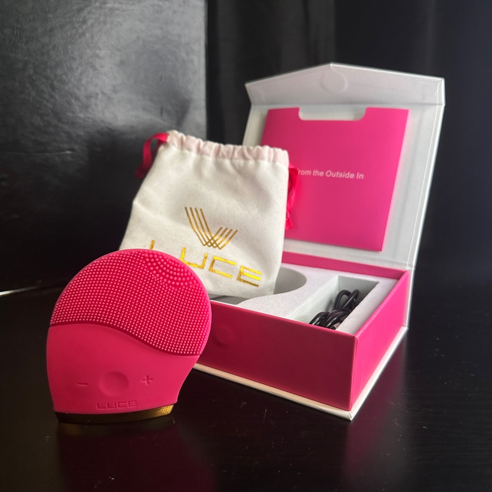 LUCE 180° Anti-Aging Facial Cleansing Device